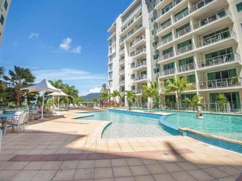 Cairns Esplanade 2 Bed 2 Bath Resort Hotel - Accommodation Australia 0