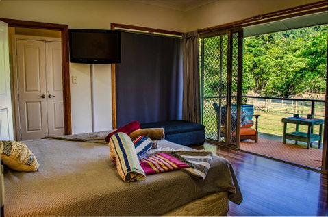Cairns Homestead: A Peaceful Getaway - Accommodation Australia 2