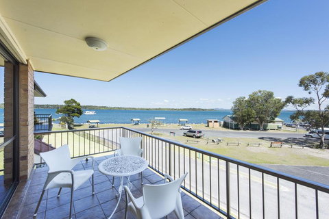 Camawood 11 - Iluka NSW - Australia Shopping 2