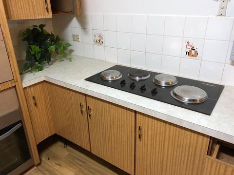 CAMPBELLTOWN HOLIDAY HOME 3 BED + FREE PARKING NCA039 - Bed n Breakfasts 1