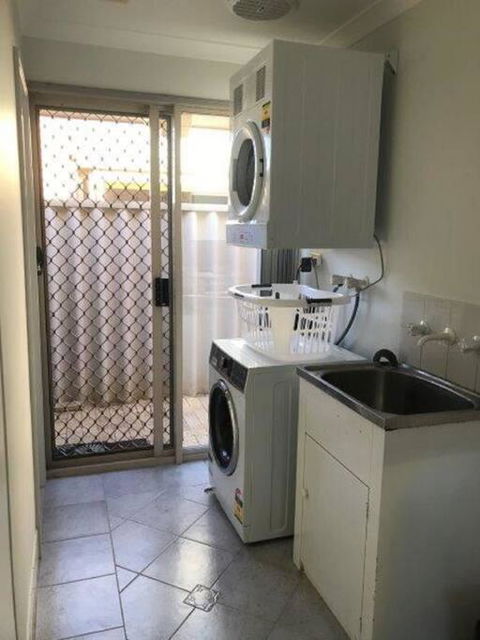 Canalside Family Getaway - Accommodation Australia 3