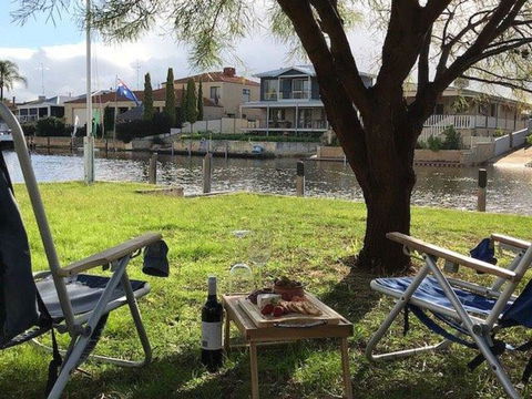 Canalside Family Getaway - Accommodation Australia 1