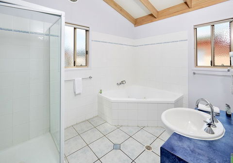 Canton Beach Holiday Park - Accommodation Australia 2