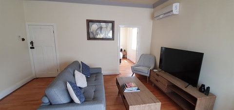 Canungra Hotel - Australia Shopping 3