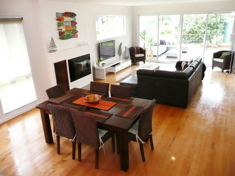 Captain's Cottage - Accommodation Australia 2