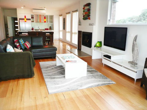 Captain's Cottage - Accommodation Australia 3