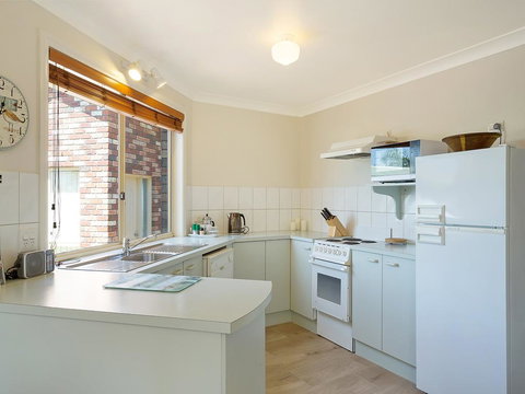 Captain's Quarters Bermagui - Australia Shopping 1