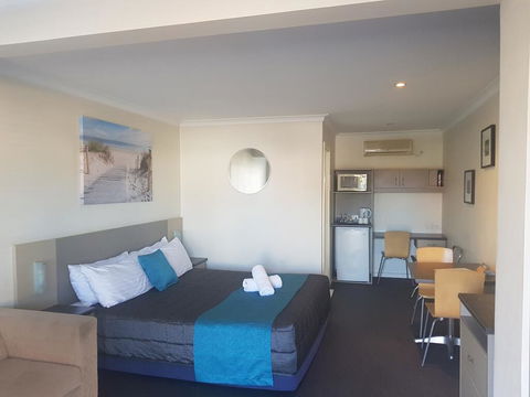 Caravilla Motor Inn - Accommodation Australia 2