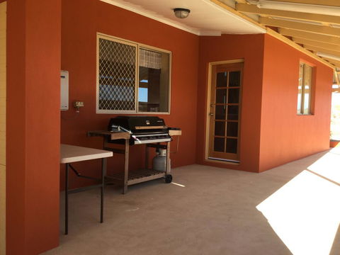 Caretakers Cottage Budget Accommodation - Accommodation Australia 0