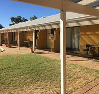 Carnarvon Caravan Park - Australia Shopping