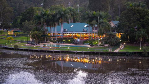 Cedar Lake Country Resort - Australia Shopping 1