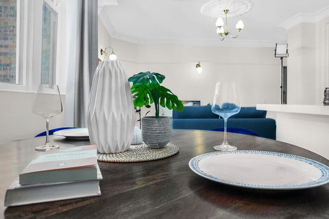 Central Apartment With Spacious Living And Dining - Accommodation Australia 1