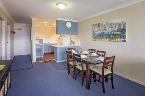 Central Park 7 - The Convenience Of Location & The Warmth Of Comfortable Living - Accommodation Australia 0