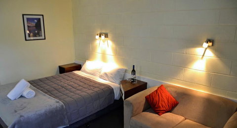 Charles Sturt Motor Inn - Local Tourism 0