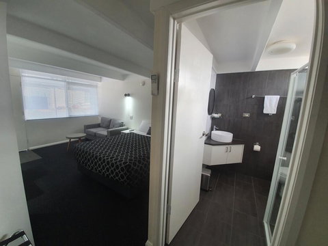 Charles Sturt Motor Inn - Local Tourism 3