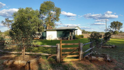 Charleville Bush Cottage - Local Tourism 0