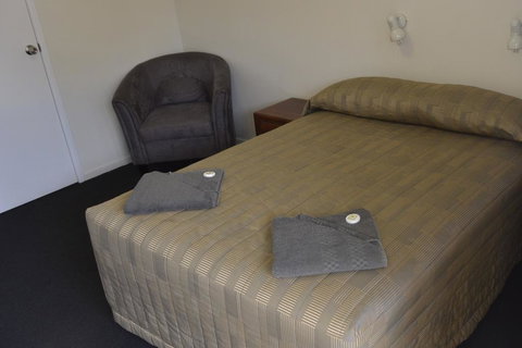 Charleville Waltzing Matilda Motor Inn - Local Tourism 3