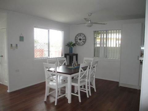 Charming Beach House - Local Tourism 2