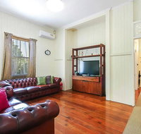 Charming Characterful Rustic-style Home Near The Gabba - Local Tourism