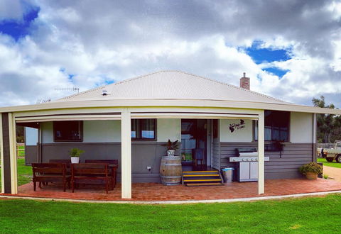 Chesterfarm And Stables - Australia Shopping 3