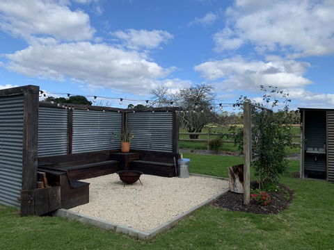 Chesterfarm And Stables - Australia Shopping 0
