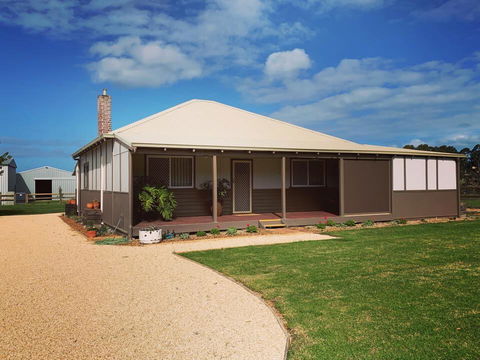 Chesterfarm And Stables - Australia Shopping 1