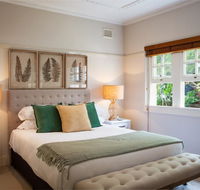 Chic Apartment with Sun Lounge Near Manly Beach - Accommodation Australia