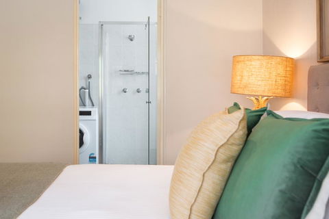 Chic Apartment With Sun Lounge Near Manly Beach - Accommodation Australia 2