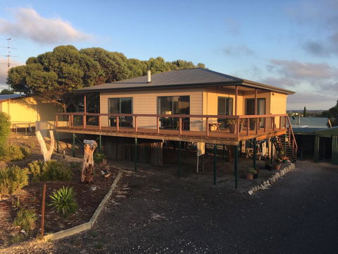 Chill N Sea Coastal Retreat - Accommodation Australia 0