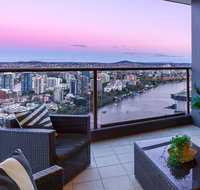 City Sky Home in Africa - River  Story Bridge Views - Accommodation Australia