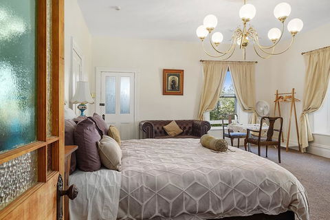 Claremont House - Australia Shopping 1