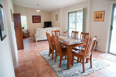 Clarendon Chalets - Accommodation Australia 3