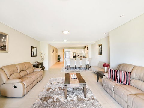 Coast Apartment 26 - Australia Shopping 1