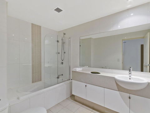 Coast Luxury Apartment 3 - Australia Shopping 1