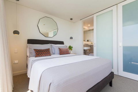 Coastal Chic Designer Apartment - Accommodation Australia 3