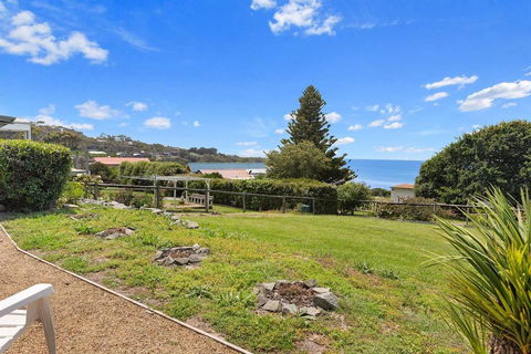 COASTAL HAVEN - Panoramic Ocean Views - Accommodation Australia 3