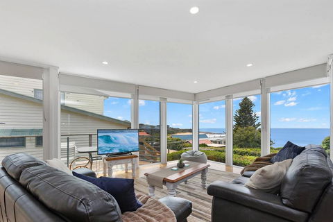 COASTAL HAVEN - Panoramic Ocean Views - Accommodation Australia 0