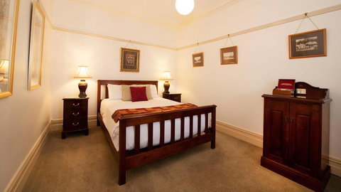 Cobb & Co Court Boutique Hotel - Local Tourism 3
