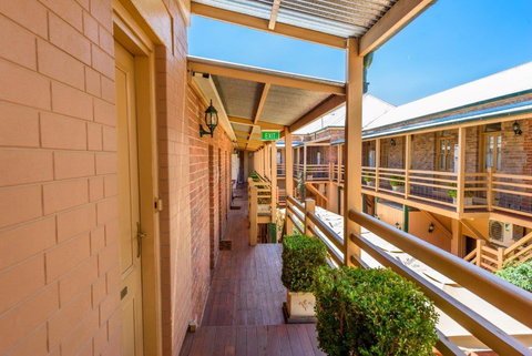 Cobb & Co Court Boutique Hotel - Local Tourism 1