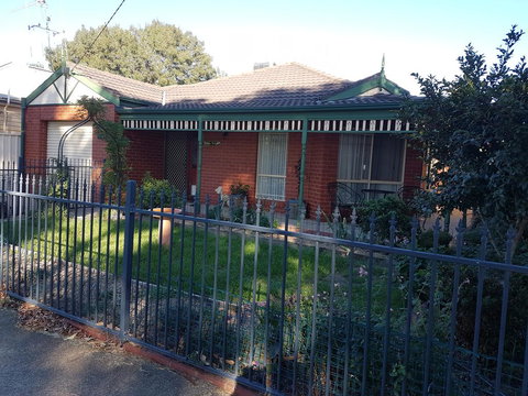 Cobram Cottage - Bed n Breakfasts 0