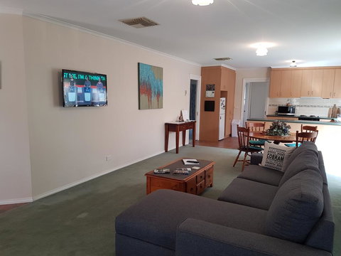 Cobram Cottage - Bed n Breakfasts 3