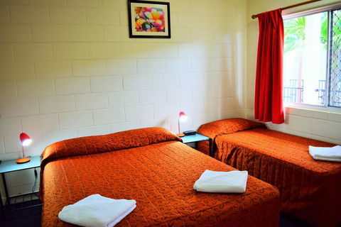 Coconut Grove Holiday Apartments - Accommodation Australia 3