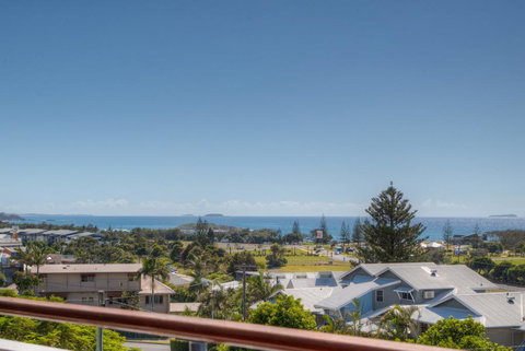Coffs Jetty Beach House - Local Tourism 0