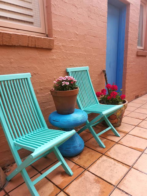 Colourful Creative Artist House Glen Waverley - Australia Shopping 3