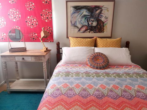 Colourful Creative Artist House Glen Waverley - Australia Shopping 2