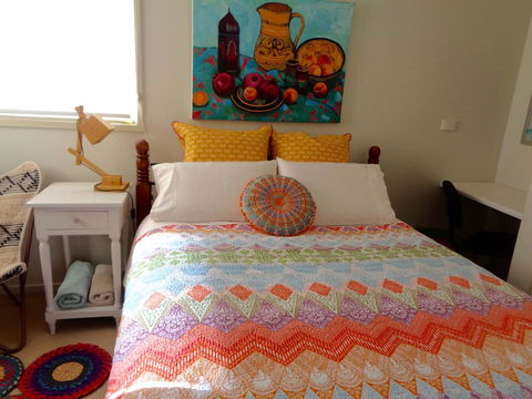 Colourful Creative Artist House Glen Waverley - Australia Shopping 0