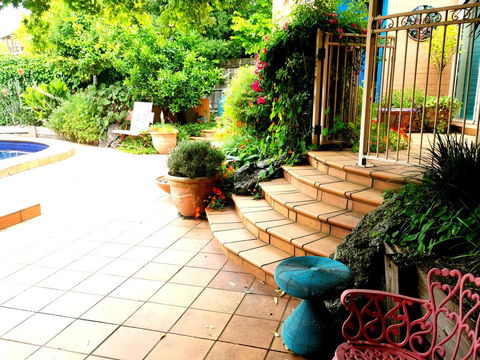 Colourful Creative Artist House Glen Waverley - Australia Shopping 1