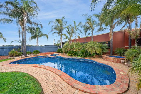 Comfort Inn Peppermill - Accommodation Australia 3