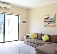 Comfortable 2 Bedroom Unit With Garden - Australia Shopping