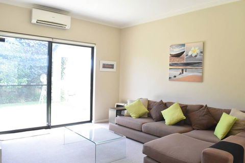 Comfortable 2 Bedroom Unit With Garden - Accommodation Australia 0